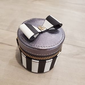 NEW Henri Bendel mini ring box with Tag